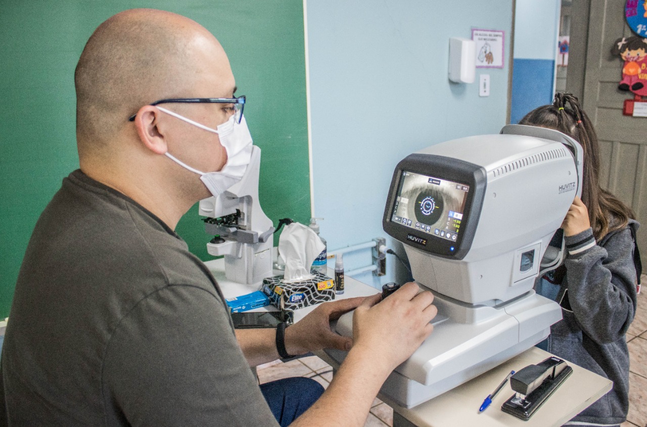 Secretaria Municipal de Educação de Sarandi realiza atendimento oftalmológico para crianças do município