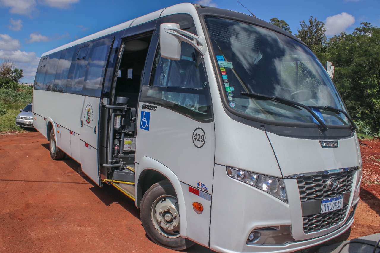 Entrega de ônibus para a Secretaria Municipal de Saúde de Sarandi