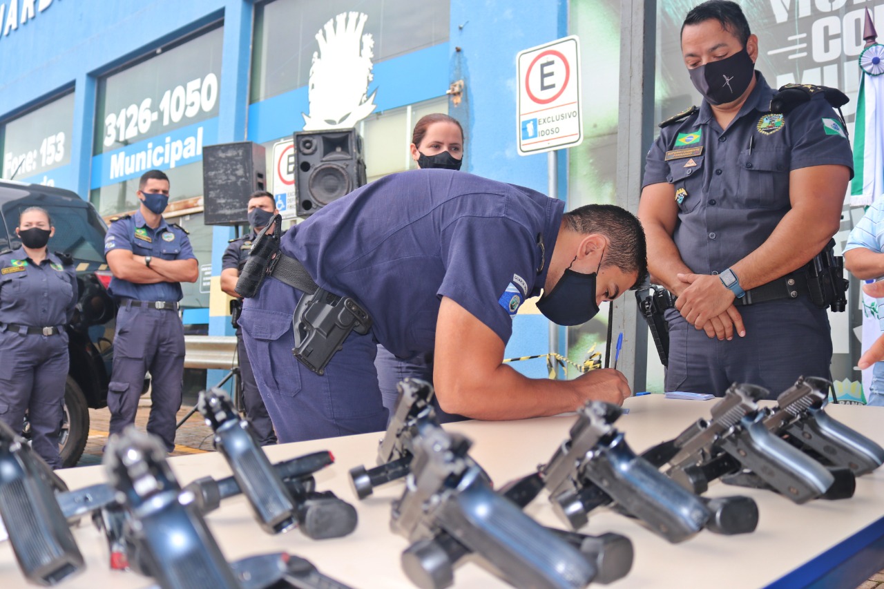 Cerimônia de entrega de portes de arma é realizado em Sarandi nesta quinta-feira (11)