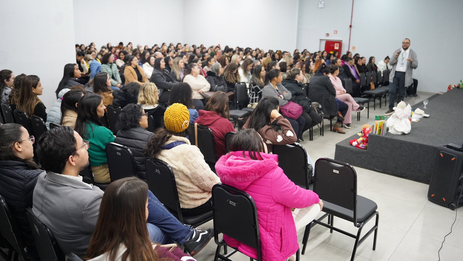 Secretária de Educação realiza Jornada Pedagógica com apresentação do material que será utilizado na rede pública, além de reuniões para alinhamento das equipes