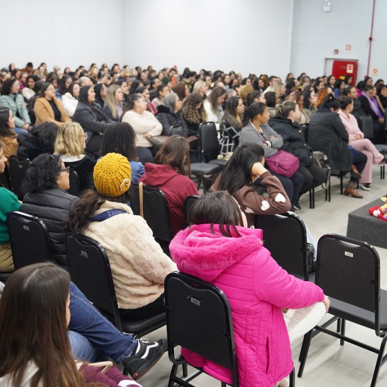 Secretária de Educação realiza Jornada Pedagógica com apresentação do material que será utilizado na rede pública, além de reuniões para alinhamento das equipes