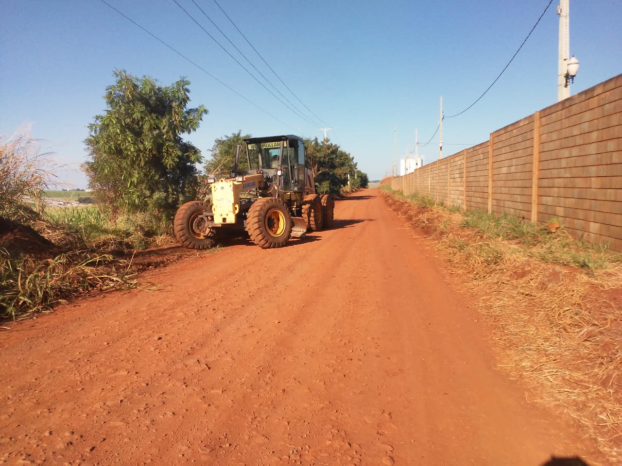 Cascalhamento da estrada Otávio Colli