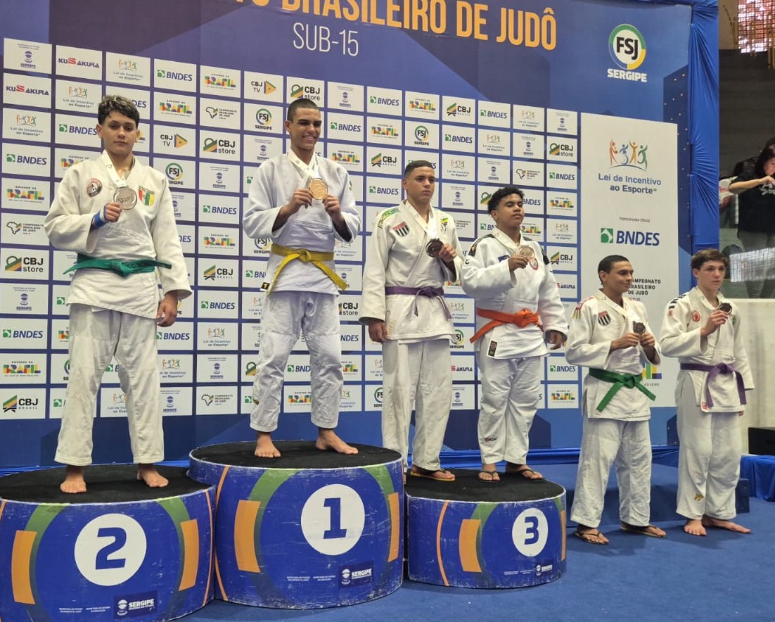 Atletas de Sarandi conquistam destaque no Campeonato Brasileiro de Judô Sub-15 em Aracaju-SE