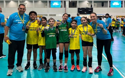 Atletas de Sarandi representam o município no Festival Nacional de Mini Handebol em São Paulo