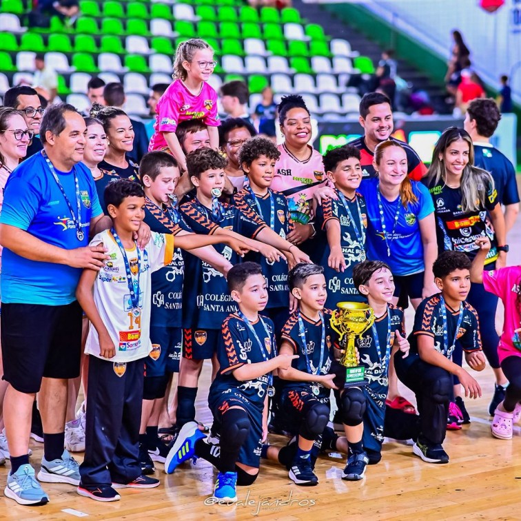 Sarandi conquista ouro e destaque individual na Paraná Cup de Handebol em Goioerê