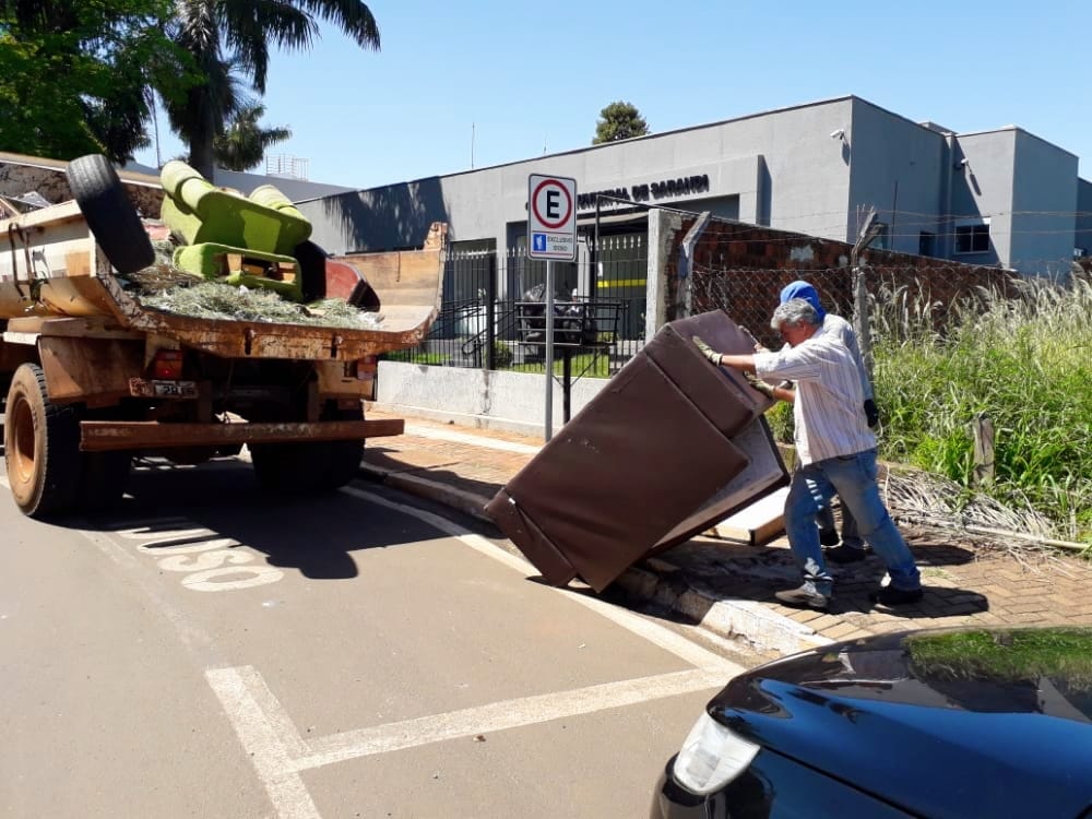 SECRETARIA DE MEIO AMBIENTE RECOLHE TONELADAS DE INSERVÍVEIS DAS RUAS.
