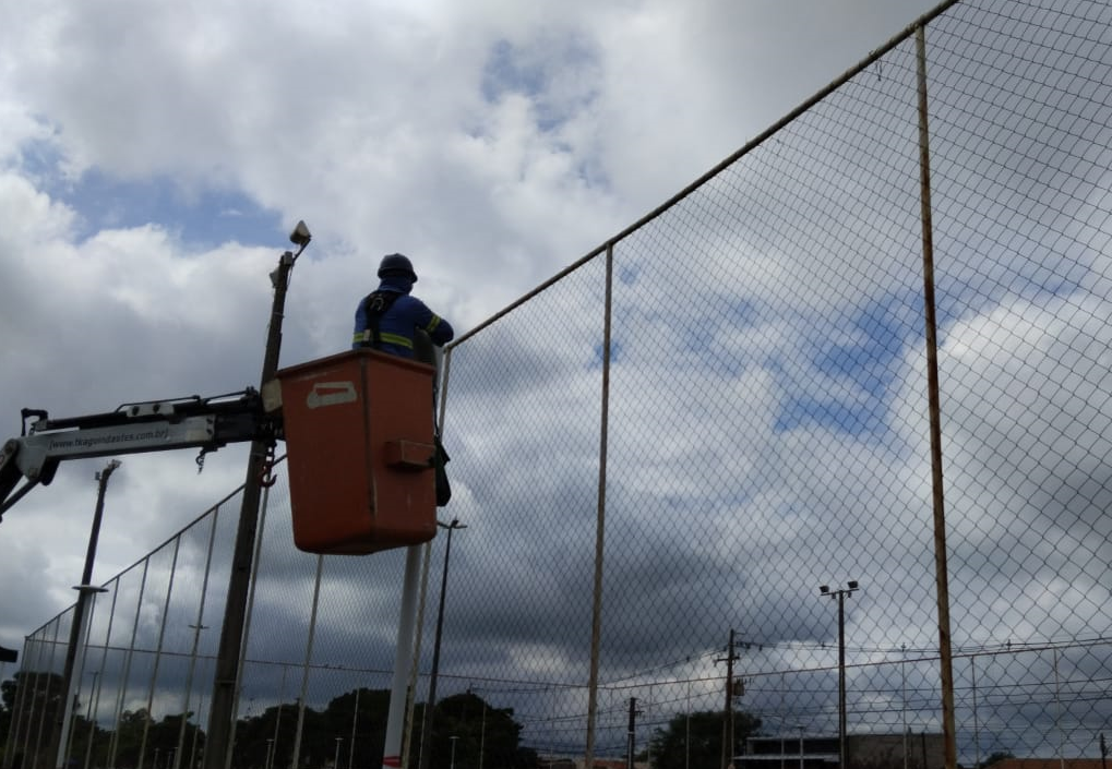 DEPARTAMENTO DE ELÉTRICA REALIZA MANUTENÇÃO EM LOCAIS PUBLICOS 