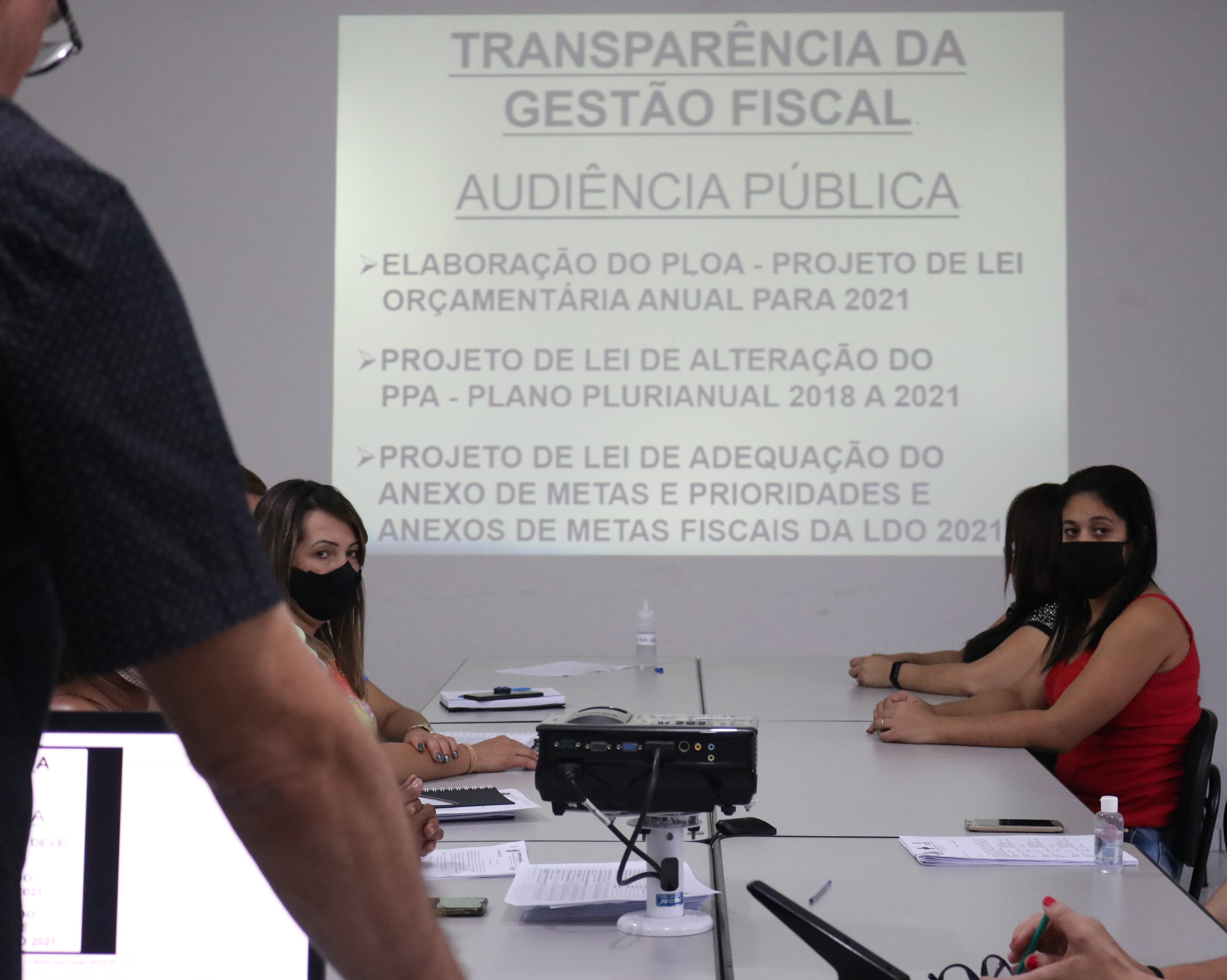 Realização de audiências públicas para discutir projetos de leis referente a plano de 2021