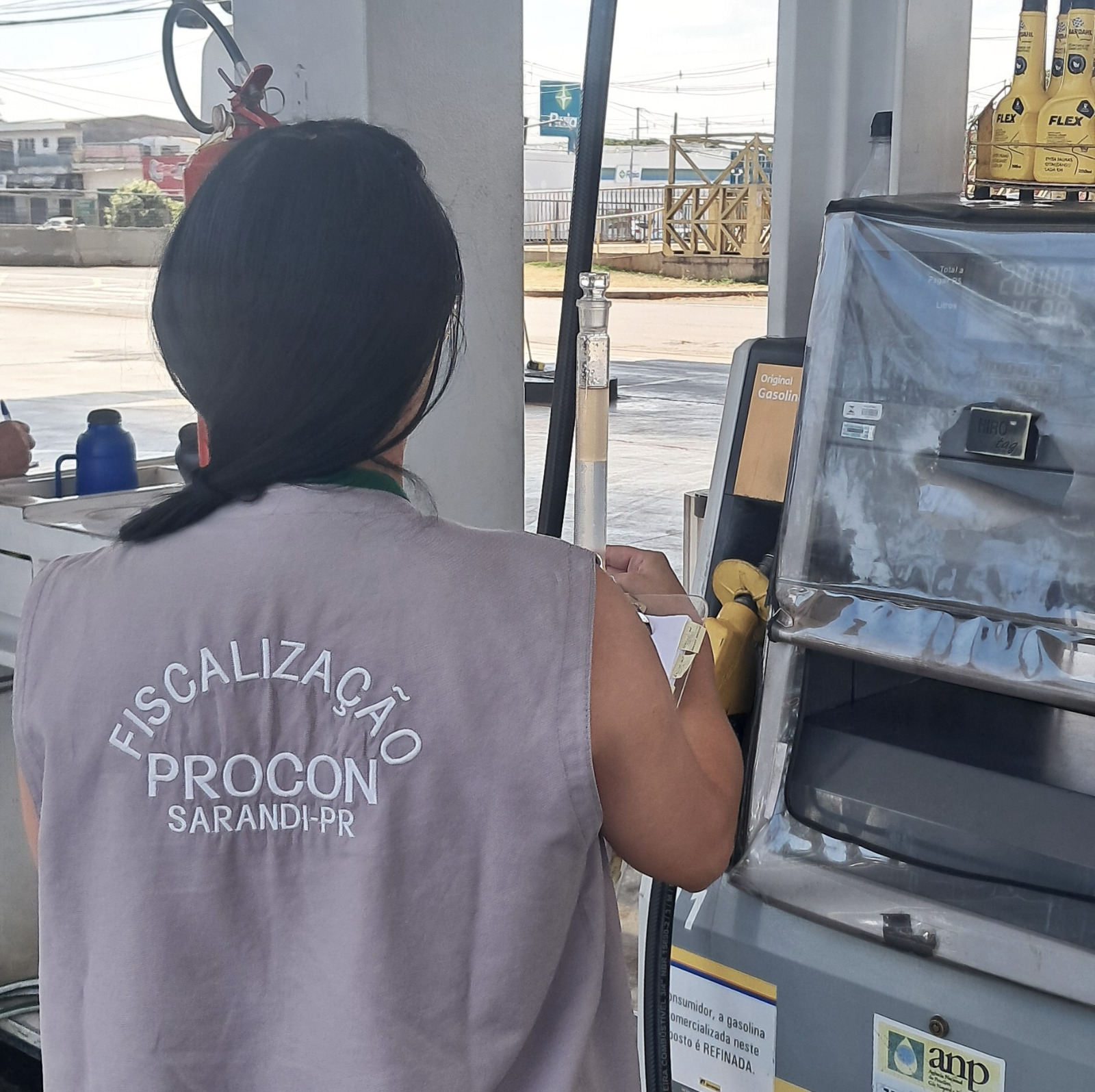 PROCON fiscaliza postos de combustíveis em Sarandi