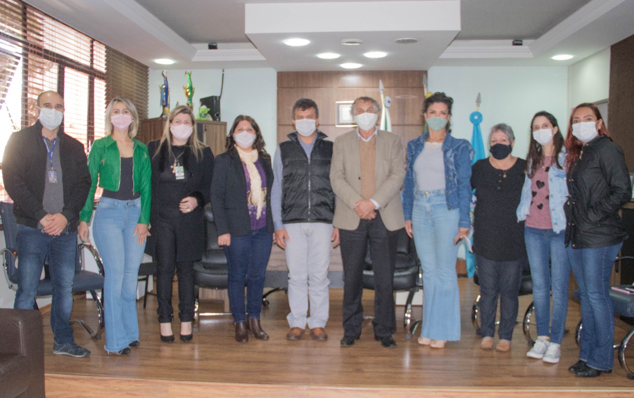 Reunião para decidir as datas de atendimento da Justiça no Bairro e Casamento Comunitário